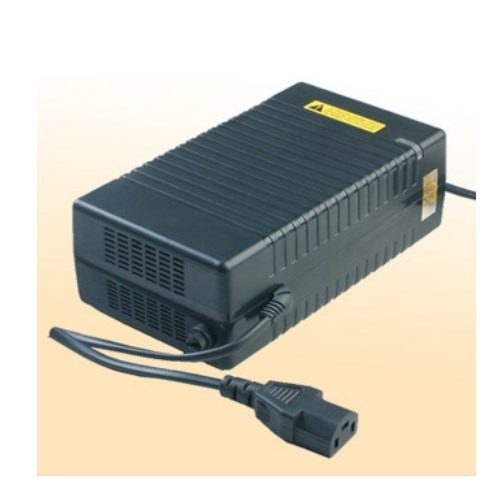 Cargador bateria plomo 60V 2A conector IEC320 $27000 (triciclo